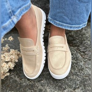VIONIC Uptown Loafer Suede Womens 7 Casual Preppy Comfortable Beige Minimalist